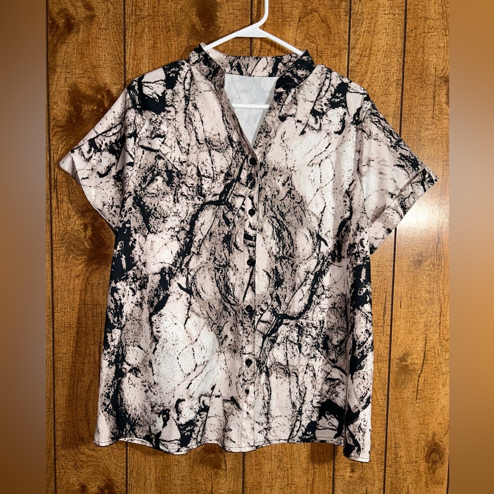 Women’s Abstract Marble Button Up Blouse Size XXL — Short Sleeve Casual Top